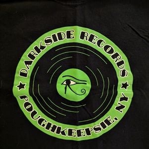 Dark side records t-shirt‎
